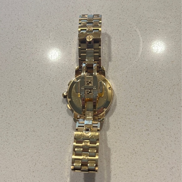 Hold watch with baby blue face
